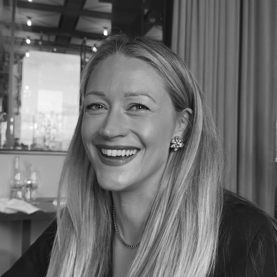 A black and white smiley picture of Liv
